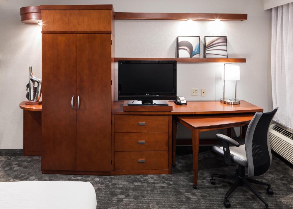 King Room with Sofa Bed and Adapted Tub - Mobility and Hearing Accessible interior